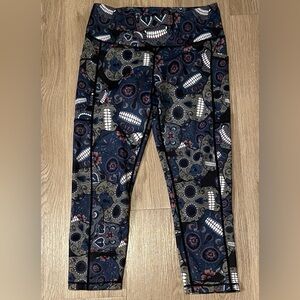 CVG Constantly Varied Gear Midnight Skull Leggings Capri Size Medium EUC